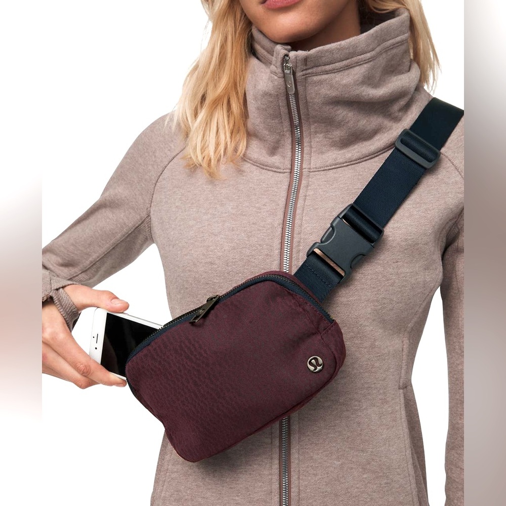 Lululemon Everywhere Belt Bag